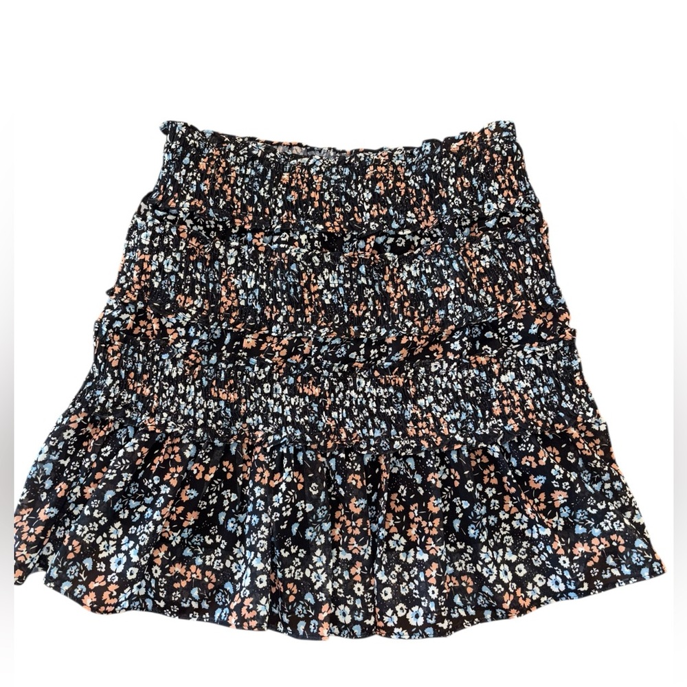 BAEVELY BY WELLMADE mini ruffled smocked skirt in black